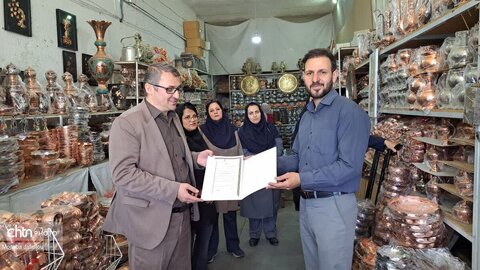 بازدید واحدهای صنعتی و کارگاه‌های تخصصی مسگری و چاقوسازی توسط معاون و کارکنان صنایع دستی استان زنجان