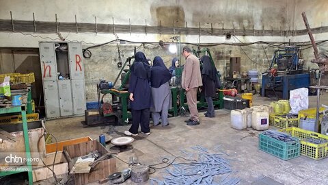 بازدید واحدهای صنعتی و کارگاه‌های تخصصی مسگری و چاقوسازی توسط معاون و کارکنان صنایع دستی استان زنجان