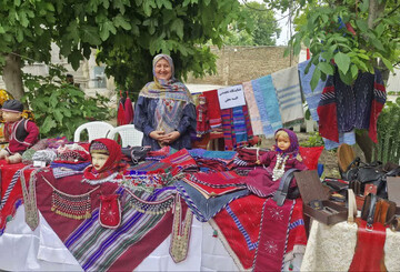نمایشگاه صنایع‌دستی در خانه صنایع‌دستی البسه محلی گنبدکاووس برپا شد