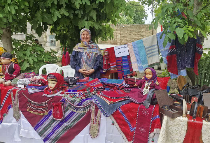 نمایشگاه صنایع‌دستی در خانه صنایع‌دستی البسه محلی گنبدکاووس برپا شد