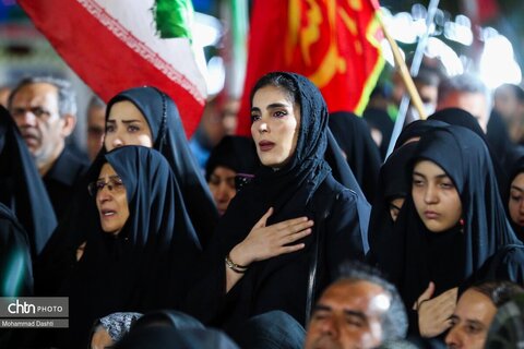 عزاداری شب دوم محرم در تجمع میدان بیعت اردبیل