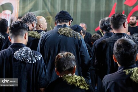 عزاداری شب دوم محرم در تجمع میدان بیعت اردبیل