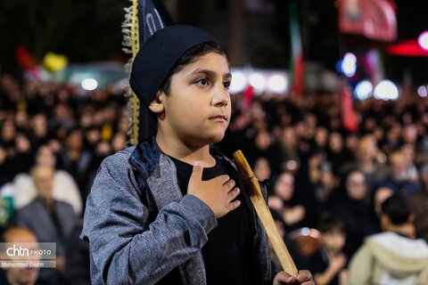 عزاداری شب دوم محرم در تجمع میدان بیعت اردبیل