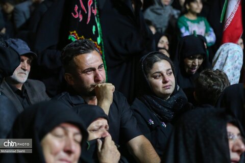 عزاداری شب دوم محرم در تجمع میدان بیعت اردبیل