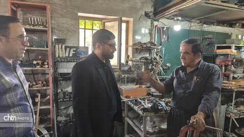 بازدید معاون صنایع‌دستی استان کرمانشاه از بازارچه صنایع‌دستی روانسر/ مشکلات صنعتگران  با جدیت پیگیری می‌شود