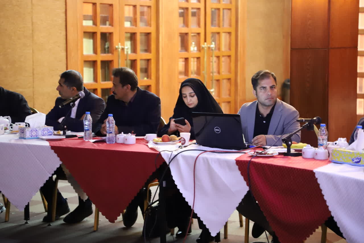 نشست شورای تخصصی در خصوص بررسی طرح مطالعه کاشی‌کاری فوقانی گنبد سلطانیه