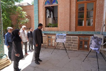 رونمایی از نمایشگاه عکس «ایستاده در غبار» در مدرسه هدایت ارومیه