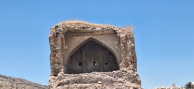 بازدید میدانی مدیران میراث فرهنگی از قلعه تاریخی آرو گچساران