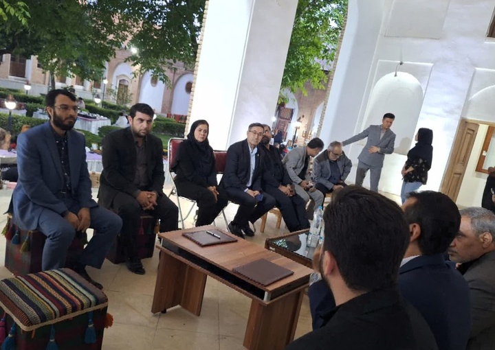 تفاهم‌نامه همکاری برای حمایت از تولیدکنندگان صنایع‌دستی کردستان منعقد شد