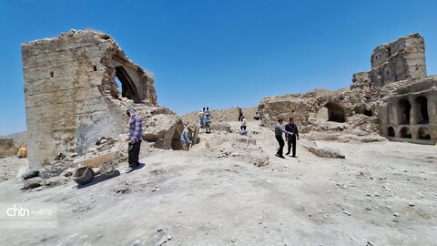 بازدید میدانی مدیران میراث فرهنگی از قلعه تاریخی آرو گچساران