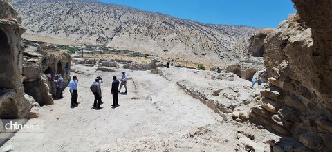 بازدید میدانی مدیران میراث فرهنگی از قلعه تاریخی آرو گچساران