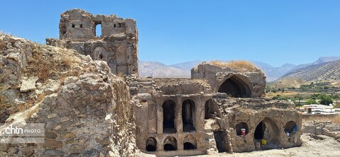 بازدید میدانی مدیران میراث فرهنگی از قلعه تاریخی آرو گچساران