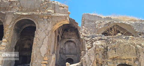 بازدید میدانی مدیران میراث فرهنگی از قلعه تاریخی آرو گچساران