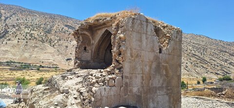 بازدید میدانی مدیران میراث فرهنگی از قلعه تاریخی آرو گچساران