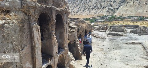 بازدید میدانی مدیران میراث فرهنگی از قلعه تاریخی آرو گچساران