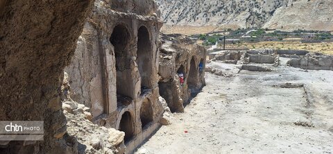بازدید میدانی مدیران میراث فرهنگی از قلعه تاریخی آرو گچساران