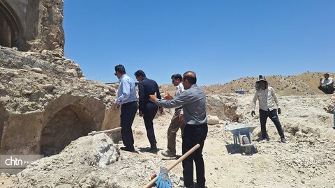 بازدید میدانی مدیران میراث فرهنگی از قلعه تاریخی آرو گچساران