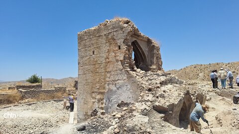 بازدید میدانی مدیران میراث فرهنگی از قلعه تاریخی آرو گچساران