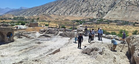 بازدید میدانی مدیران میراث فرهنگی از قلعه تاریخی آرو گچساران