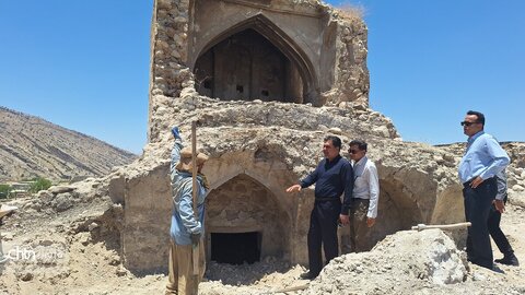 بازدید میدانی مدیران میراث فرهنگی از قلعه تاریخی آرو گچساران