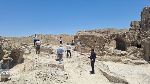 بازدید میدانی مدیران میراث فرهنگی از قلعه تاریخی آرو گچساران