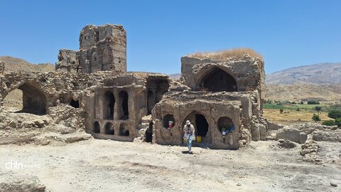 بازدید میدانی مدیران میراث فرهنگی از قلعه تاریخی آرو گچساران