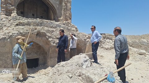 بازدید میدانی مدیران میراث فرهنگی از قلعه تاریخی آرو گچساران