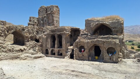 بازدید میدانی مدیران میراث فرهنگی از قلعه تاریخی آرو گچساران