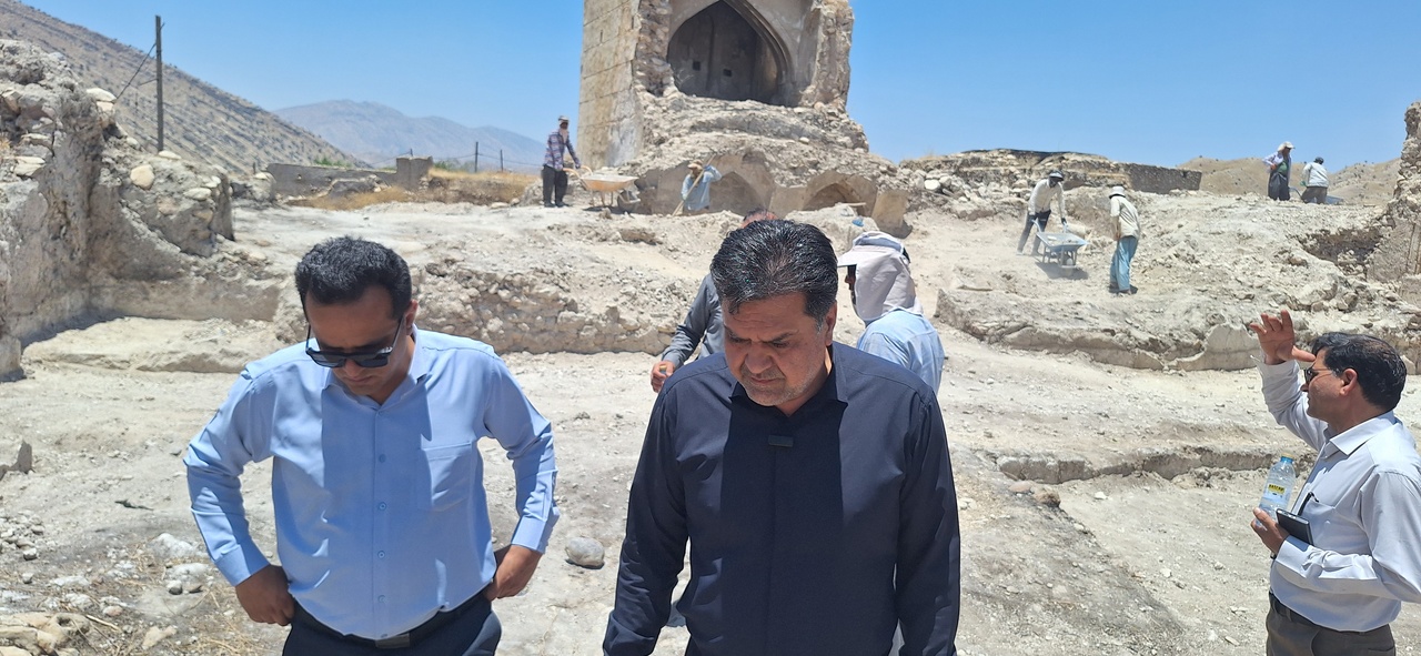 آغاز مرمت اضطراری قلعه یک هکتاری آرو؛ گام نخست برای تبدیل گچساران به قطب جدید گردشگری استان