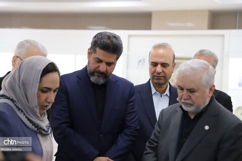 رونمایی از قرآن برنجی در موزه مهرانه توسط قائم‌مقام وزیر و معاون میراث‌فرهنگی