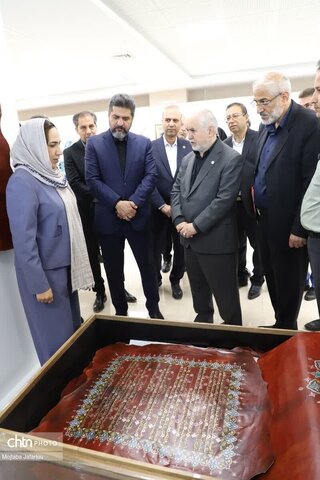 رونمایی از قرآن برنجی در موزه مهرانه توسط قائم‌مقام وزیر و معاون میراث‌فرهنگی