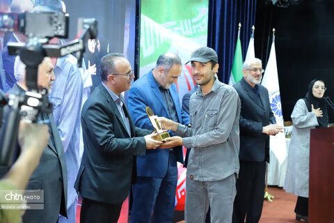 تقدیر از صنعتگران  و عکاسان برتر صنایع‌دستی استان زنجان توسط قائم مقام وزیر و معاون میراث‌فرهنگی۹