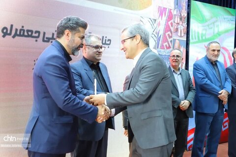 تقدیر از صنعتگران  و عکاسان برتر صنایع‌دستی استان زنجان توسط قائم مقام وزیر و معاون میراث‌فرهنگی۹