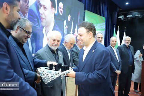 تقدیر از صنعتگران  و عکاسان برتر صنایع‌دستی استان زنجان توسط قائم مقام وزیر و معاون میراث‌فرهنگی۹
