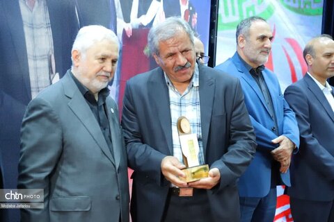 تقدیر از صنعتگران  و عکاسان برتر صنایع‌دستی استان زنجان توسط قائم مقام وزیر و معاون میراث‌فرهنگی۹