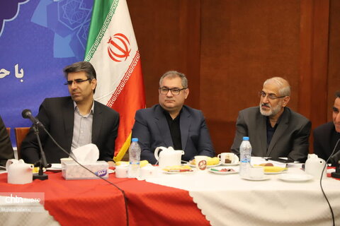 نشست تخصصی درخصوص کاشیکاری گنبد سلطانیه با حضور قائم مقام وزیر و معاون میراث‌فرهنگی