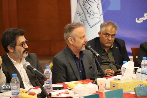 نشست تخصصی درخصوص کاشیکاری گنبد سلطانیه با حضور قائم مقام وزیر و معاون میراث‌فرهنگی