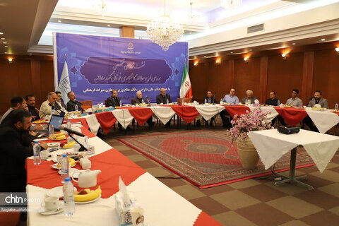 نشست تخصصی درخصوص کاشیکاری گنبد سلطانیه با حضور قائم مقام وزیر و معاون میراث‌فرهنگی