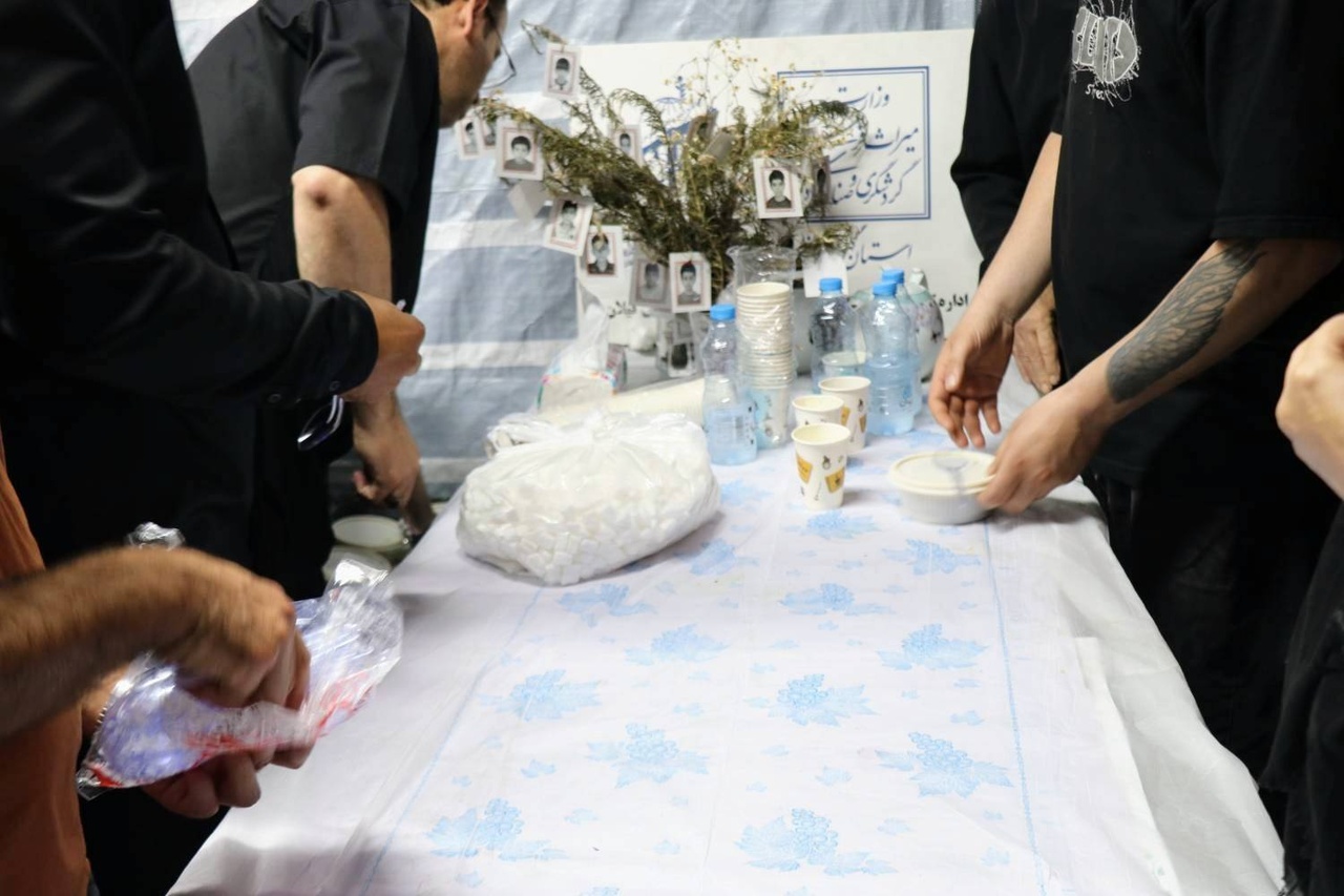 حماسه خدمت در شب چهارم محرم/ میز خدمت میراثفرهنگی گیلان در دل خیمههای حسینی برپا شد