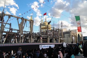 آیین تعویض پرچم حسینیه اعظم زنجان در اولین روز از محرم