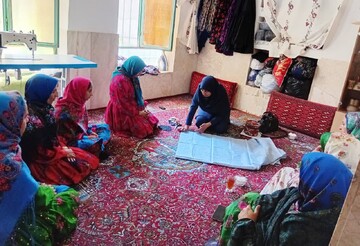 برگزاری دوره آموزشی دوخت لباس‌های محلی در روستای هدف گردشگری چنشت