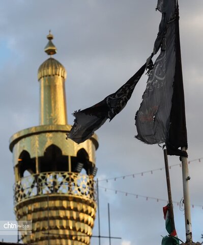 آیین تعویض پرچم حسینیه اعظم زنجان در اولین روز از محرم