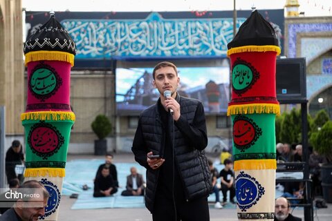 آیین تعویض پرچم حسینیه اعظم زنجان در اولین روز از محرم
