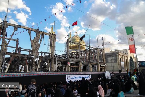 آیین تعویض پرچم حسینیه اعظم زنجان در اولین روز از محرم