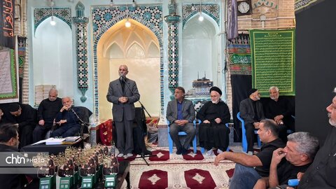 برگزاری آیین سنتی و مذهبی «سَبیلِ یا عطشان» و مراسم تجلیل از پیرغلامان حسینی در مسجد تاریخی حاج شیخ جعفر شوشتری
