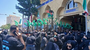 آیین سنتی و مذهبی طوق‌بندان در دامغان برگزار شد