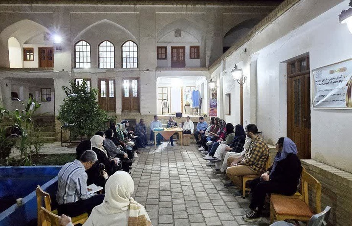 خانه تاریخی تدین میزبان دورهمی فرهنگی باشگاه «بوک‌سیر» سمنان شد