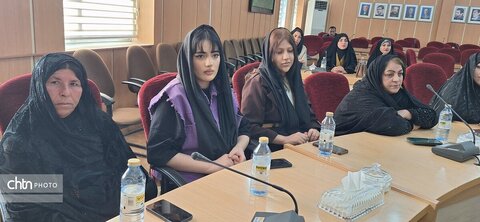 دیدار هنرمندان صنایع‌دستی با استاندار کهگیلویه و بویراحمد