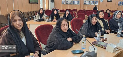 دیدار هنرمندان صنایع‌دستی با استاندار کهگیلویه و بویراحمد