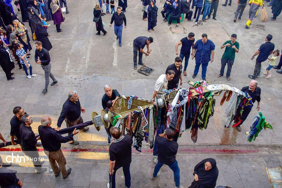 آیین سنتی طوقبندان شاهرود، نمادی از علم و بیرق علمدار کربلا